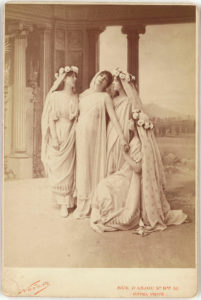 Phèdre de Jean Racine - Photographie de Nadar - Sarah Bernhardt dans le rôle de Phèdre - 1874